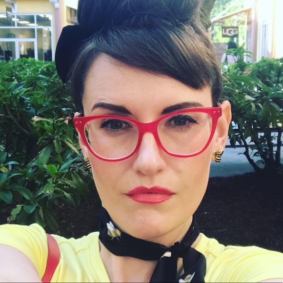 Meet your Posher, Heather - Picture 4 of 17